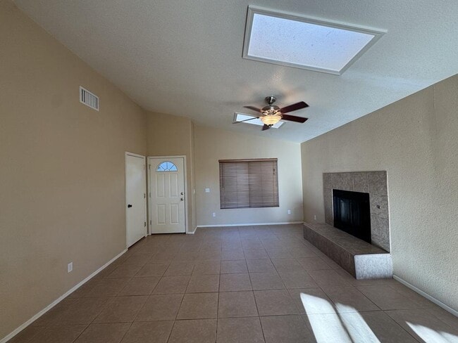 Building Photo - 1113 San Jacinto Dr