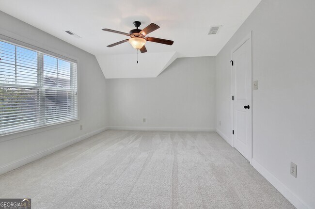 Building Photo - 155 Colonial Ct