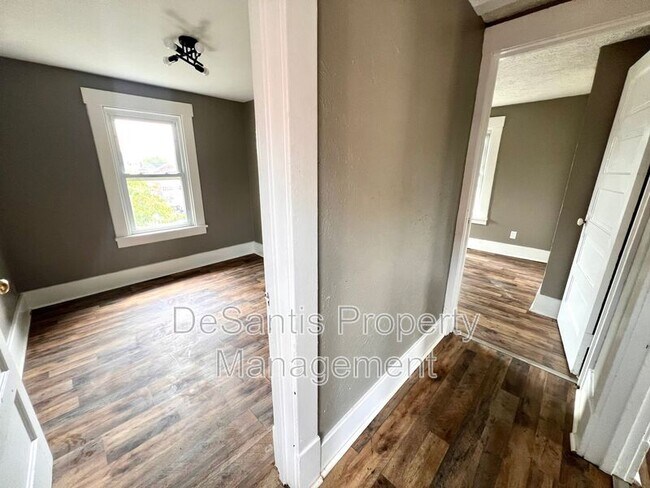 Building Photo - 4535 4th Ave