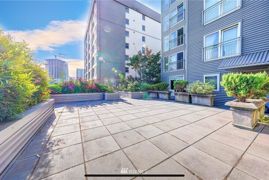 Primary Photo - 103 Bellevue Ave E