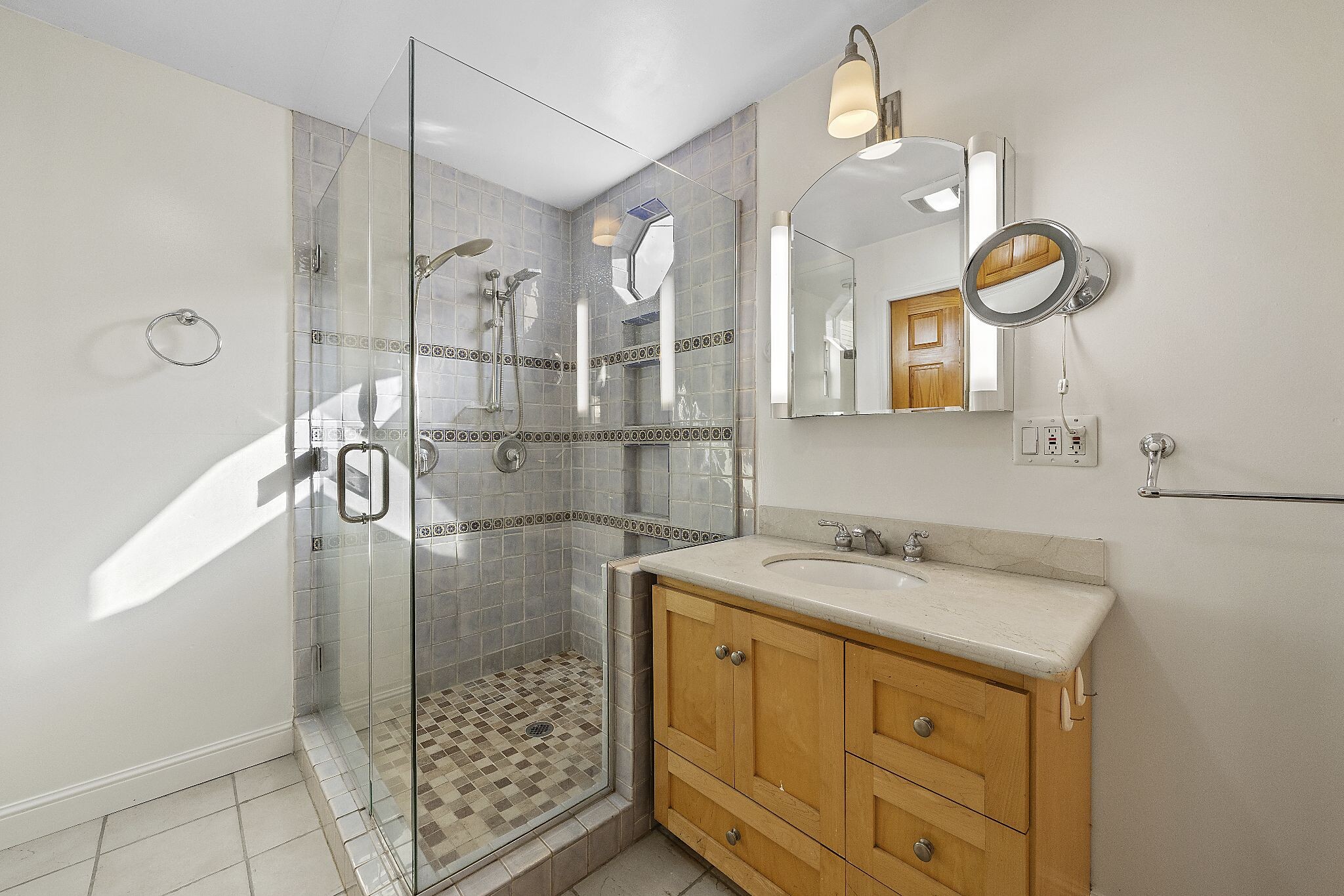 Building Photo - 4044 Huron Ave