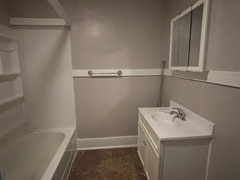 Building Photo - 201 W Bradley Ave