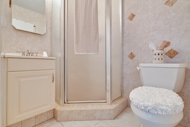 Building Photo - 2411 Papaya Dr