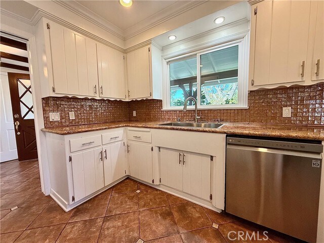 Building Photo - 22346 Burbank Blvd