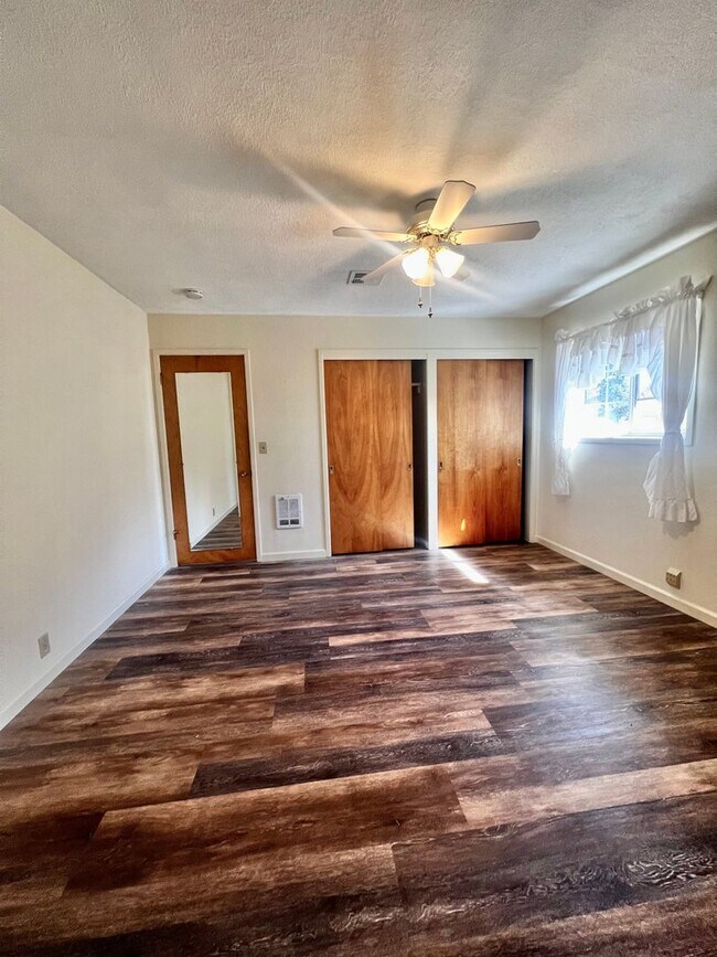 Building Photo - 3 Bedroom, 2.5 Bath House
