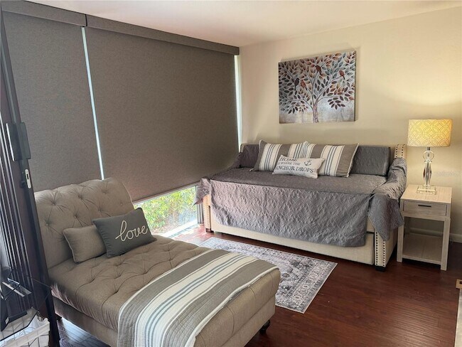 Building Photo - 618 Bird Bay Dr S