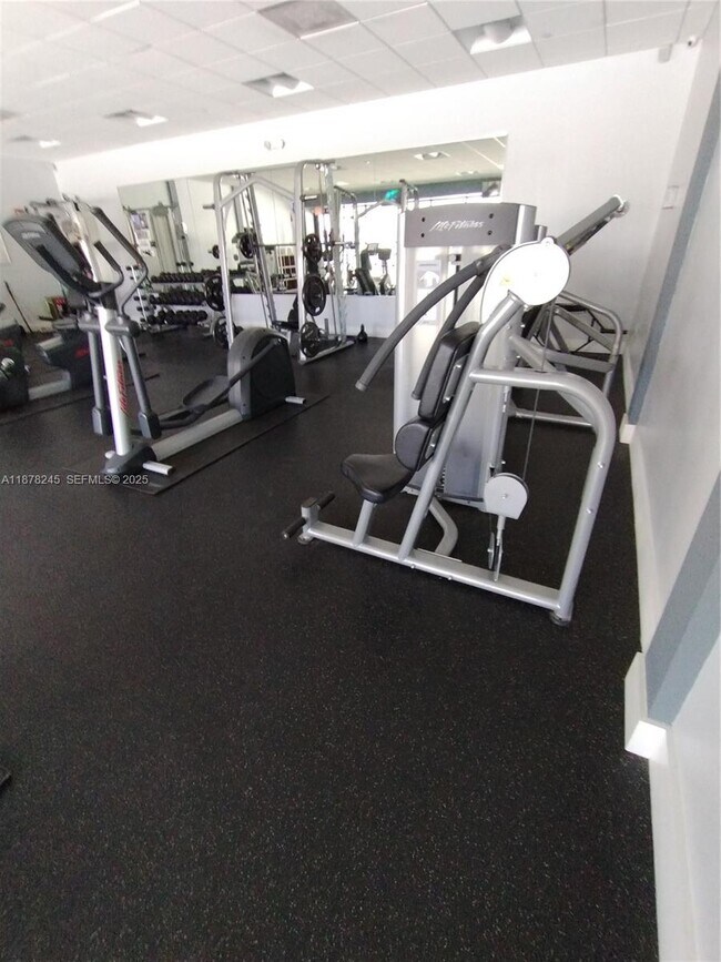 Building Photo - 3625 N Country Club Dr