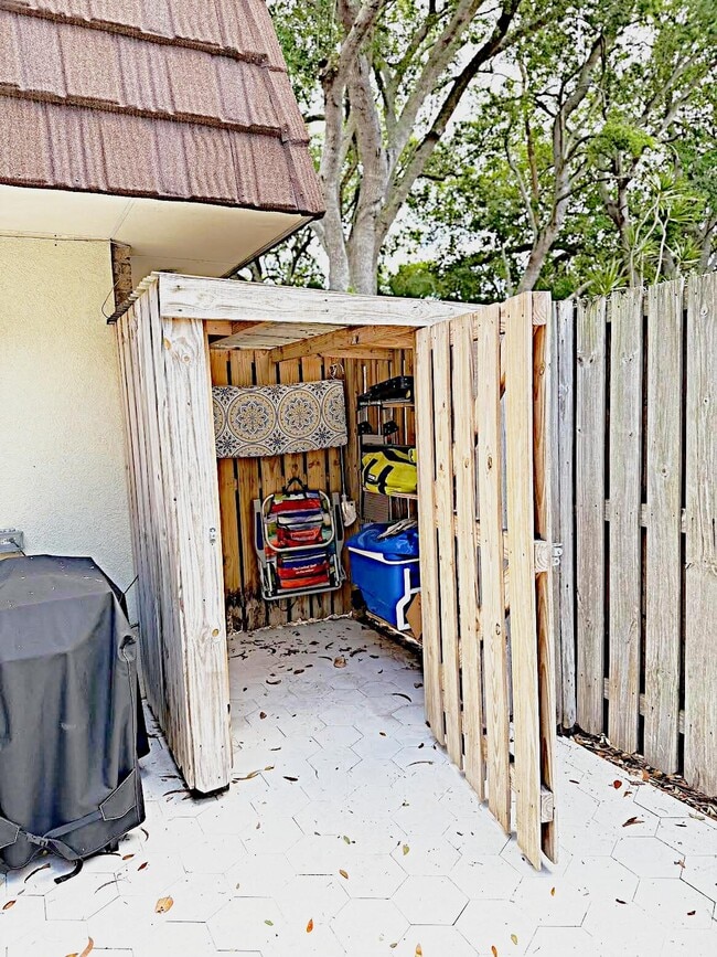 Building Photo - 212 2nd Ln