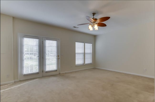 Building Photo - 259 Hadley Commons Dr