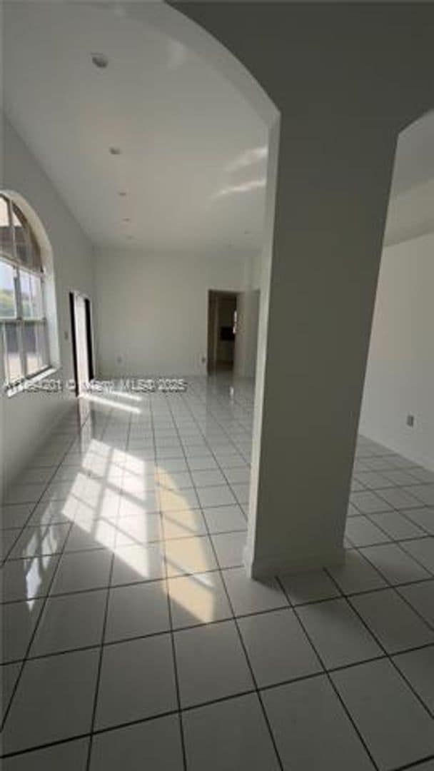 Building Photo - 1070 NW 129th Pl