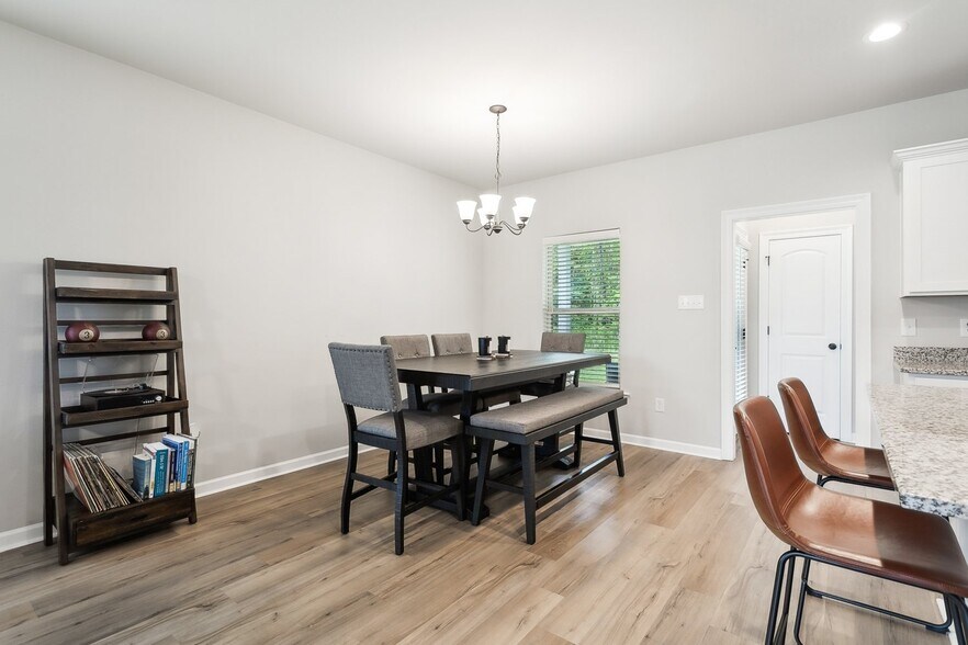 Building Photo - 60341 Sunset Oak Blvd