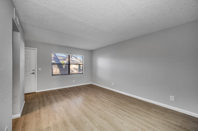 Primary Photo - Armature Square