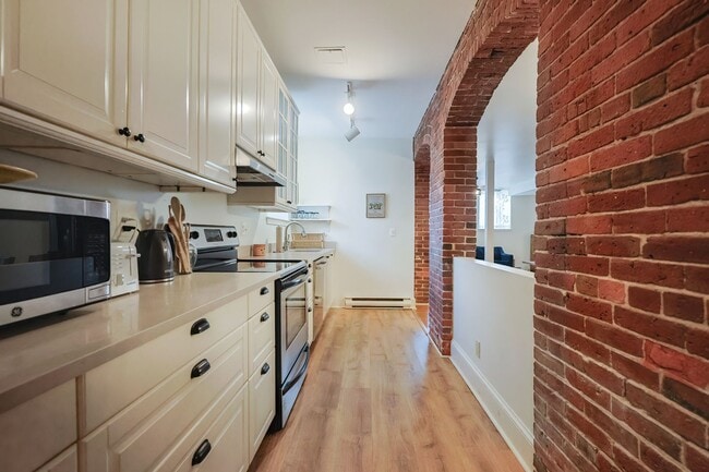 Building Photo - Hovey Condo