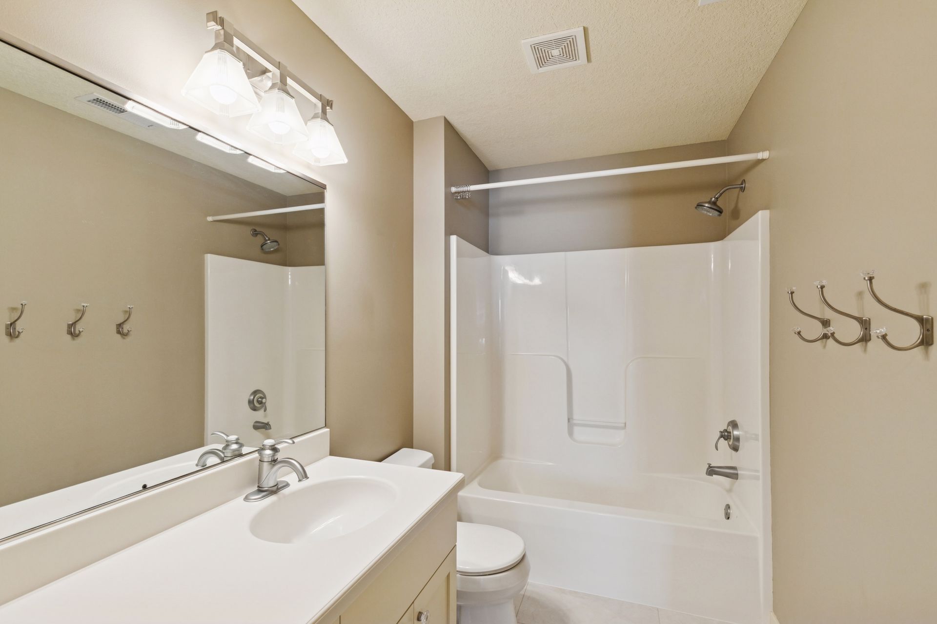 Building Photo - 14246 Garden Way N