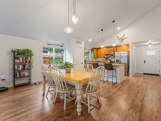 Building Photo - 526 Nicholas Lee Dr