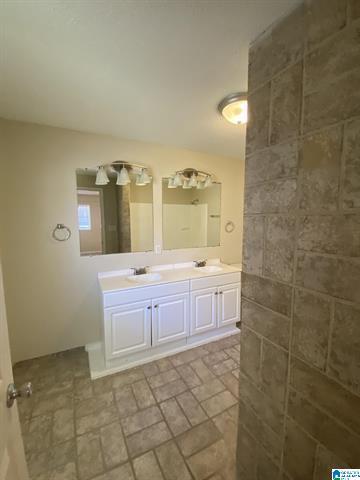 Building Photo - 3225 Wenonah Rd SW