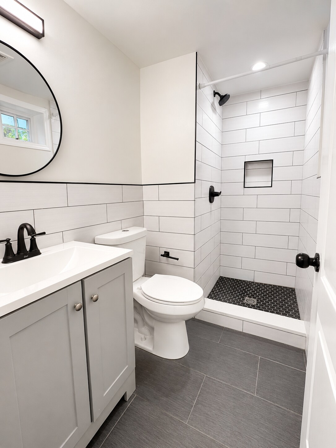 Building Photo - 344 John St