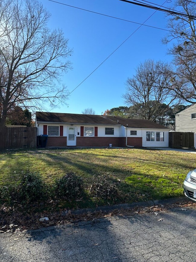 Building Photo - Malibu-4 Bedroom 2 Bath Single Family home