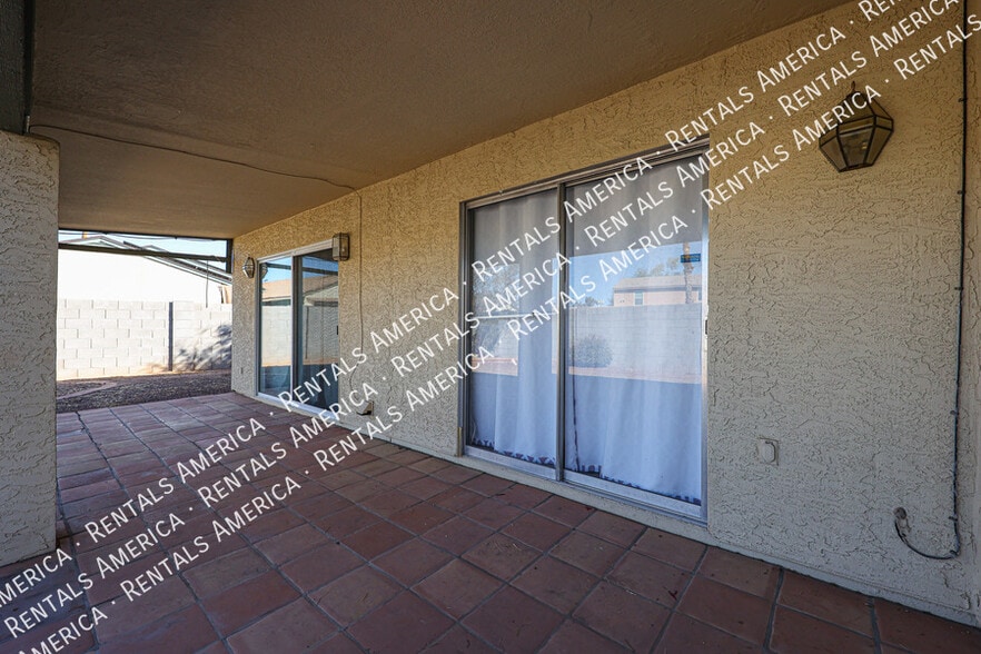 Building Photo - 630 E Jensen St