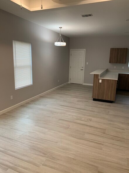 Building Photo - 3617 Hawthorne Ave