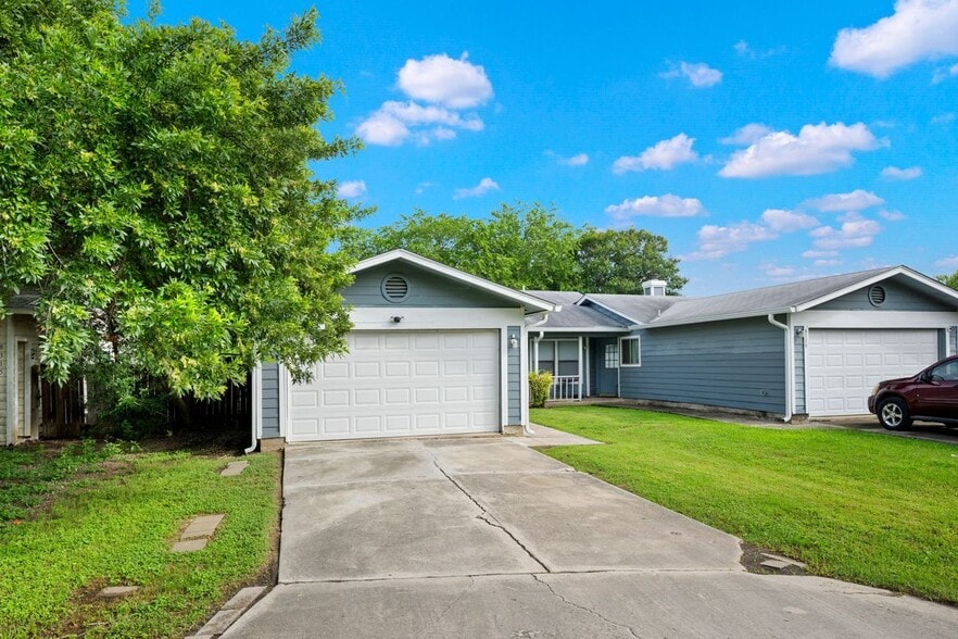 Building Photo - 8317 Forest Ridge Dr