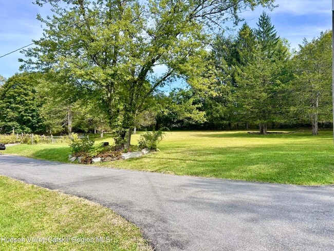 Building Photo - 11 Julia Ave