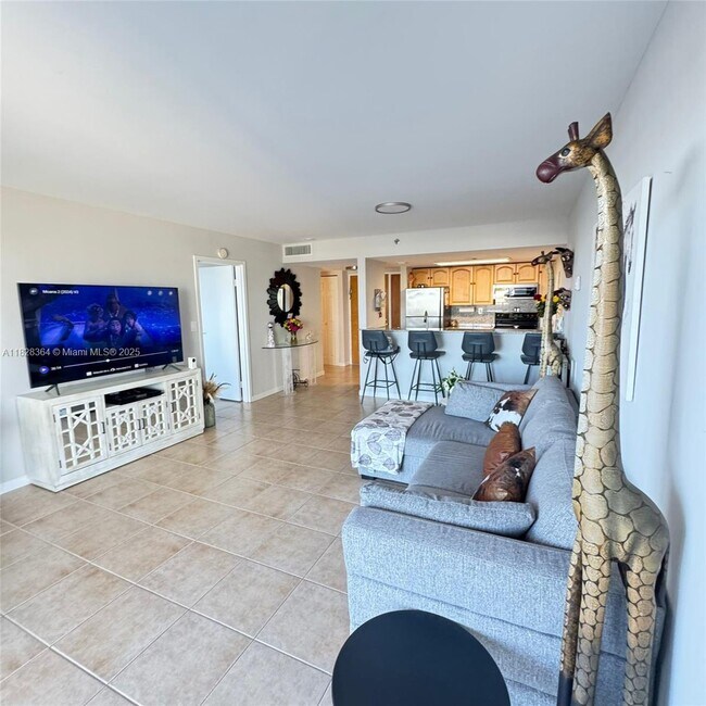 Building Photo - 7601 E Treasure Dr