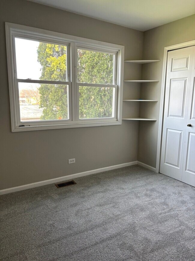 Building Photo - 1667 Hinterlong Ln
