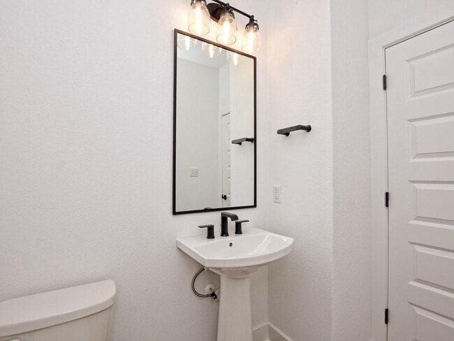 Building Photo - 920 Ray Berglund Blvd