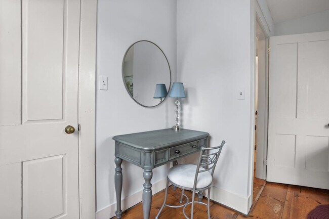 Building Photo - 38 Exeter Rd