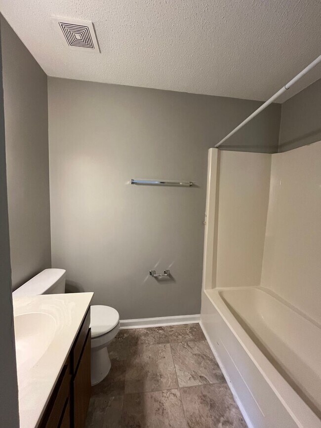 Building Photo - Charming Renovated 4 Bedroom Home