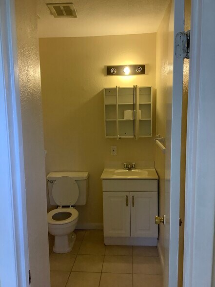 Bathroom 2 in the master bedroom. - 4513 Howard St