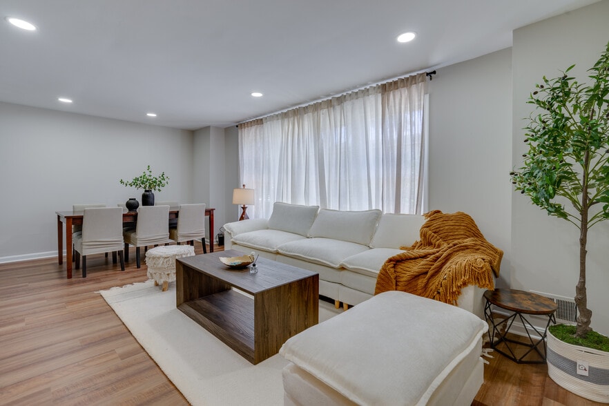 Living Room - 8056 Central Park Dr