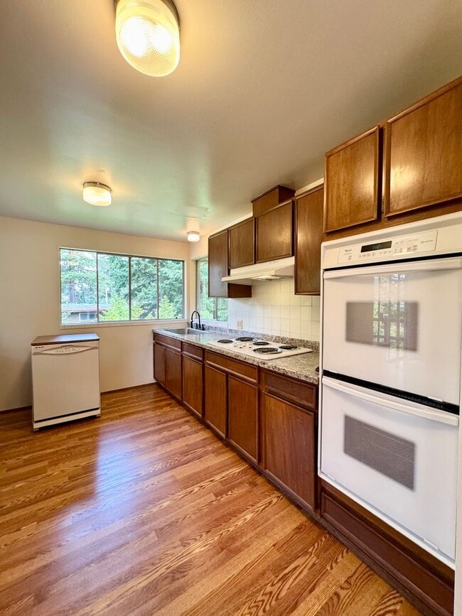 Building Photo - Bellevue Home