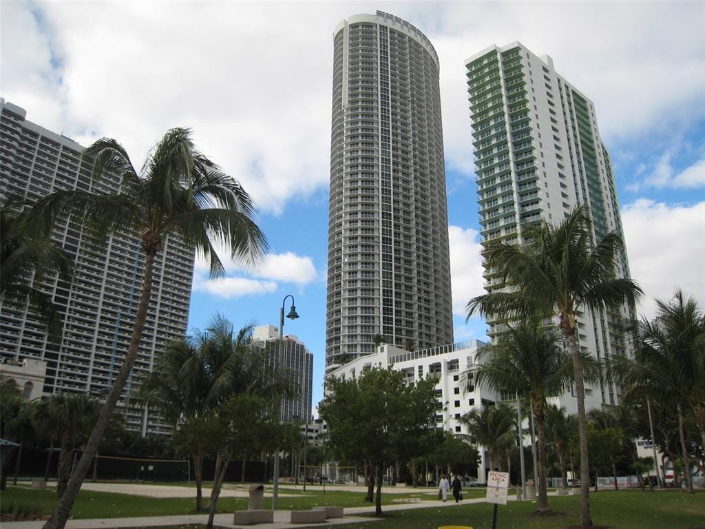 Building Photo - 1750 N Bayshore Dr
