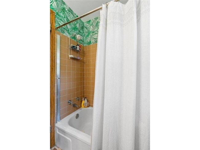 Building Photo - 1620 Winnetka Ave N