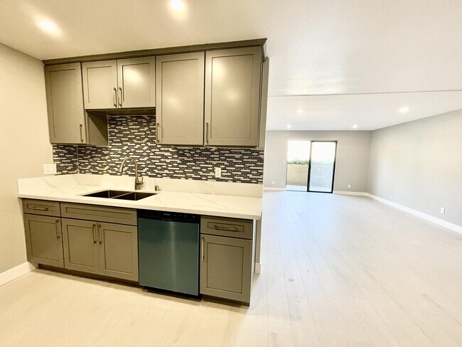 Building Photo - 32200 Cathedral Canyon Dr