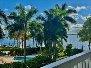 Building Photo - 1430 Brickell Bay Dr