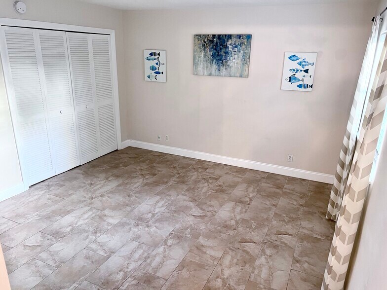 Building Photo - 206 Inlet Way