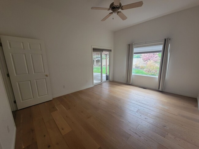 Building Photo - Perfect Family Home Near Badger Mountain –...
