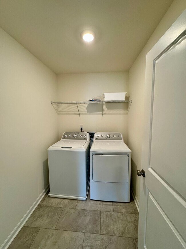 Building Photo - Beautiful 3BR/2.5 Bath in Union County.