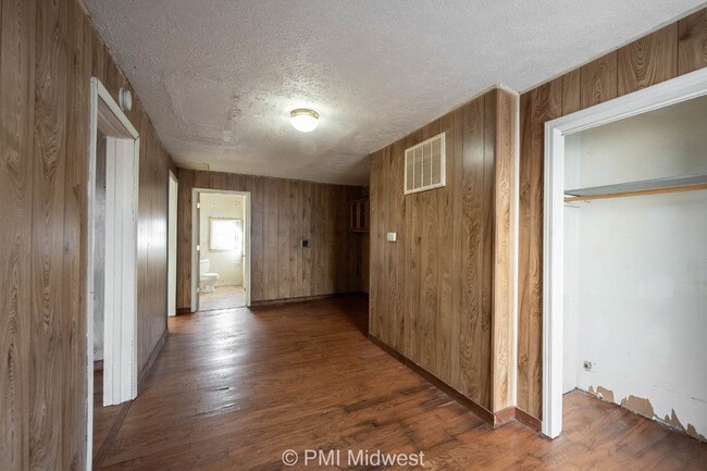 Building Photo - "Charming 1-Bedroom Retreat in Kokomo – Co...