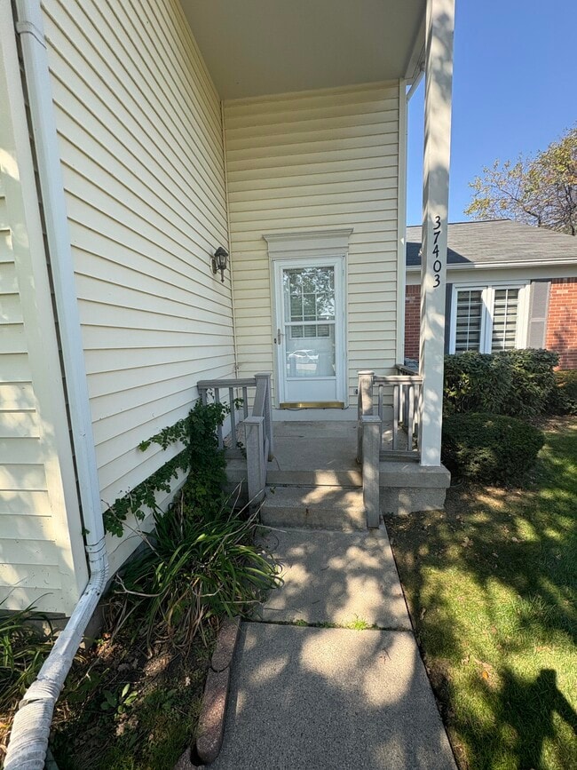 Primary Photo - 37403 Stonegate Cir