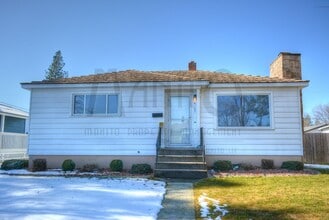 Building Photo - **COMING SOON** Spacious Hobby Home