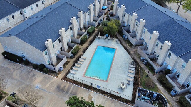 Building Photo - 2874 Holly Hall St