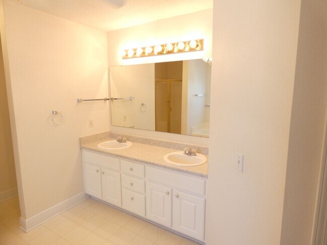 Building Photo - Charming 4-Bedroom Home With Sunroom