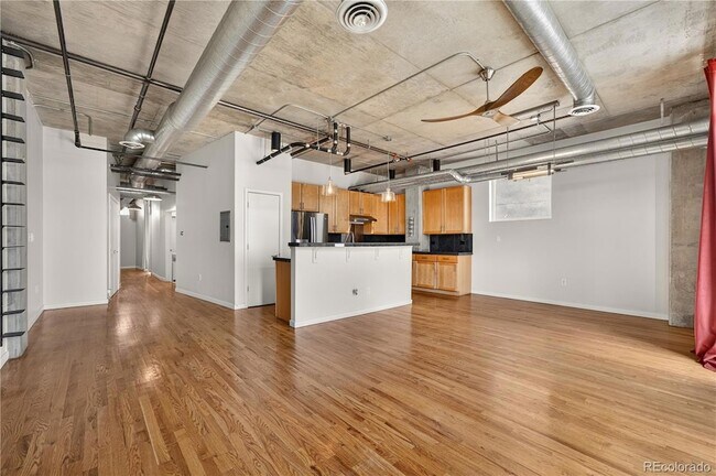 Building Photo - 3201 Shoshone St