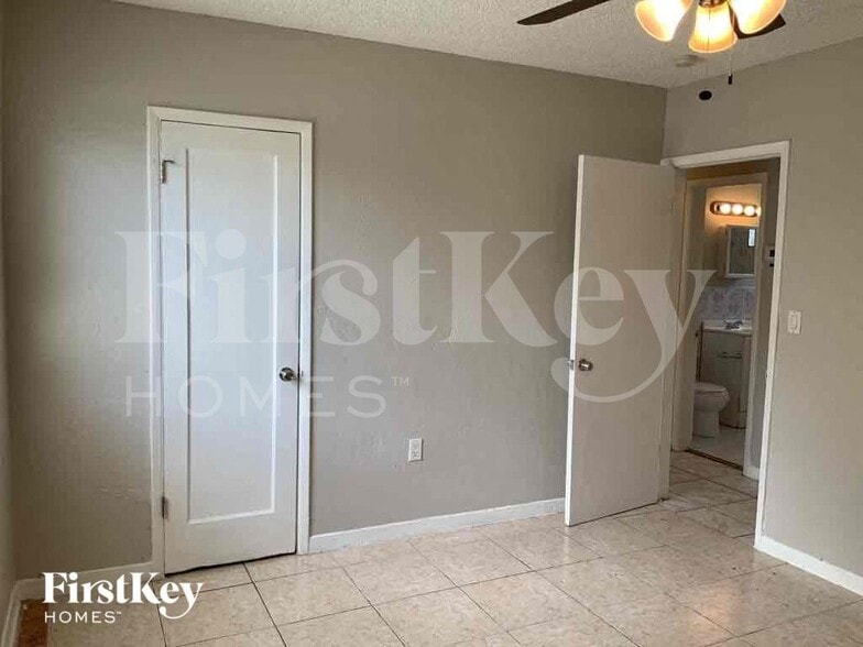 Building Photo - 1525 NW 126th St