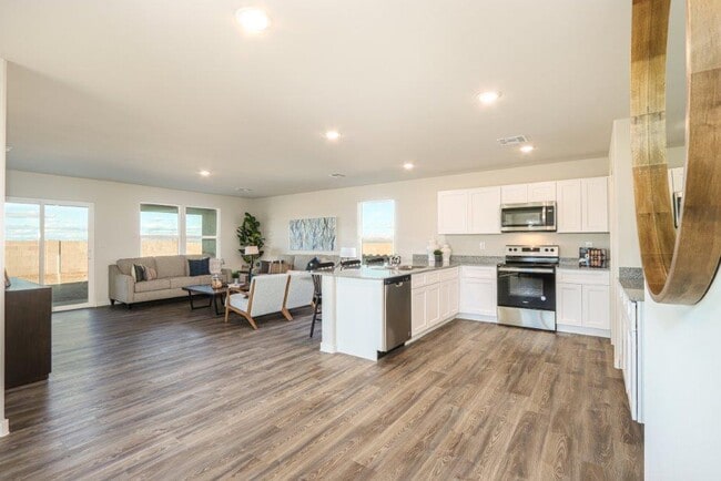 Building Photo - 2400 Tapatio Dr