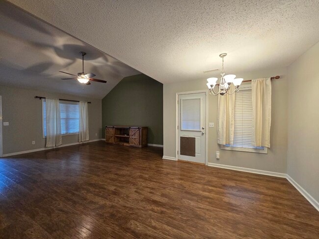 Building Photo - 901 Tristan St